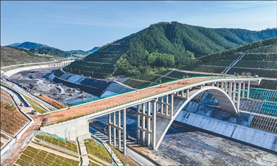 Canal Pinglu ganha ponte exclusiva para a travessia de animais silvestresDurante a construção do canal, para reduzir o impacto sobre as rotas naturais de migração da fauna, o projeto incluiu especificamente a construção de duas pontes de passagem para animais selvagens.