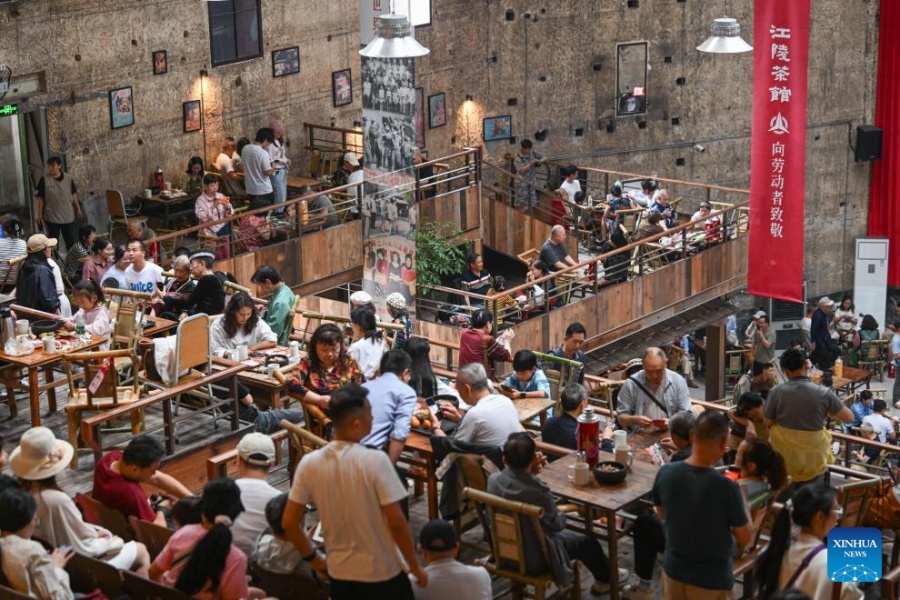 Chongqing: cinema antigo se transforma em espaço cultural comunitário e impulsiona novo dinamismo ao consumo