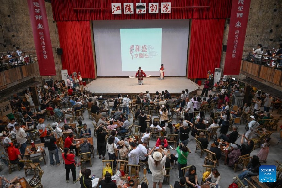 Chongqing: cinema antigo se transforma em espaço cultural comunitário e impulsiona novo dinamismo ao consumo