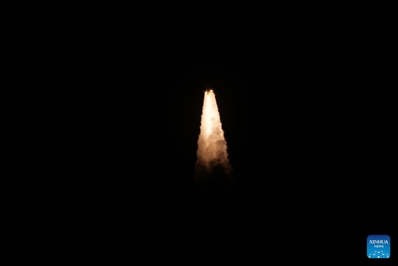 China lança novo grupo de satélites para constelação comercial
