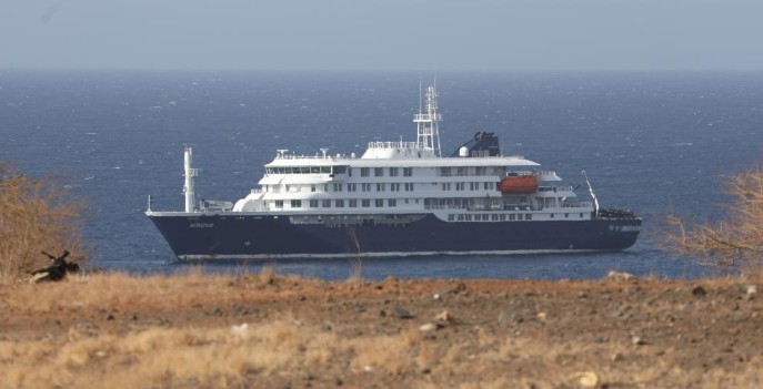 Cabo Verde: dois passageiros transferidos de Navio de Cruzeiro têm Infeção pelo vírus Andes confirmadaConfirmou-se que dois dos três indivíduos anteriormente transferidos do navio de cruzeiro MV Hondius, que estava ancorado nas águas ao largo do Porto da Praia, estão infectados com o vírus Andes. 