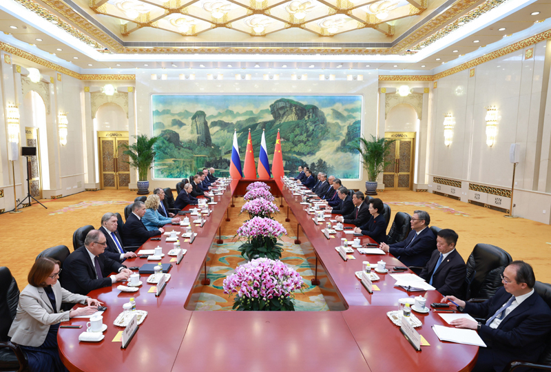 Xi Jinping mantém conversas com Putin em Beijing
