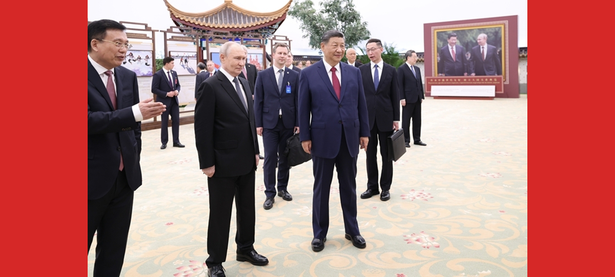 Xi Jinping e Putin visitam exposição de fotos que celebra amizade China-Rússia