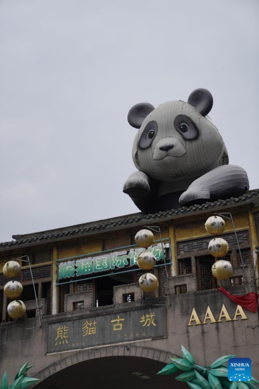 Galeria: cidade antiga com temática de panda-gigante em Sichuan