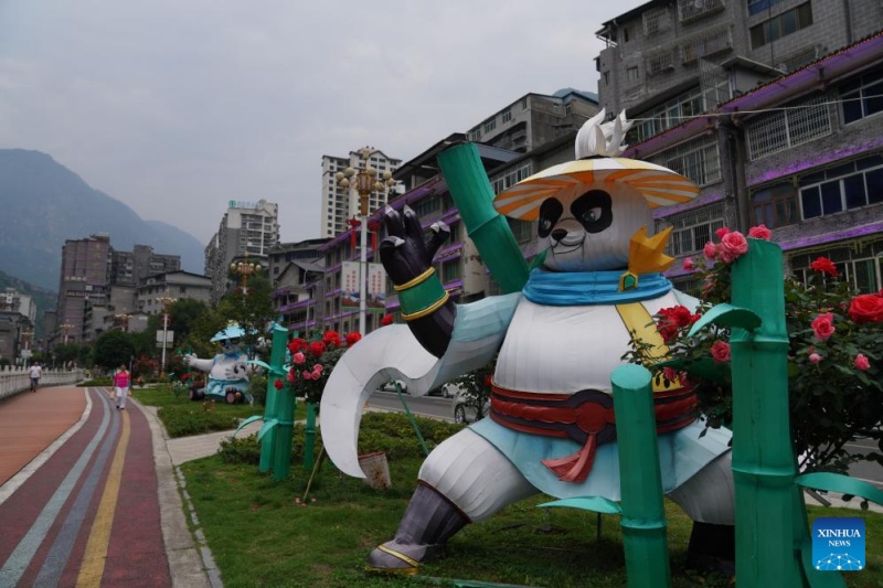 Galeria: cidade antiga com temática de panda-gigante em Sichuan