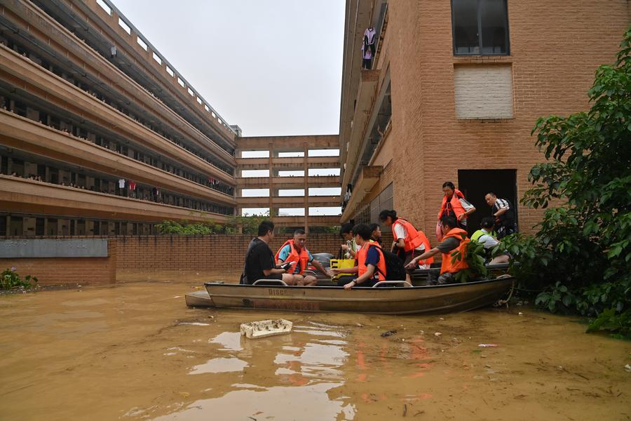 Esforços de resgate e assistência em andamento em áreas de Guangxi atingidas por inundações