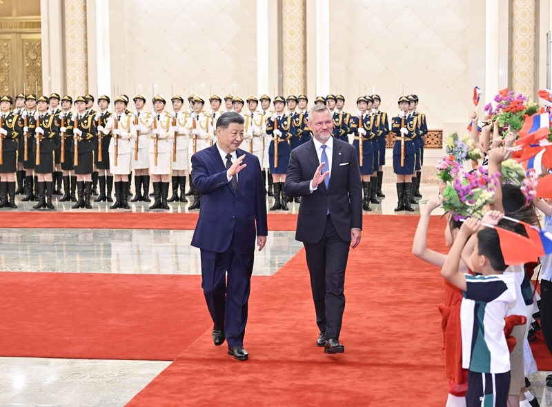 Xi Jinping pede que Eslováquia desempenhe um papel construtivo no avanço dos laços China-UE