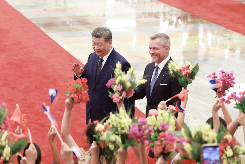 Atualização: Xi Jinping mantém conversações com presidente eslovaco em Beijing