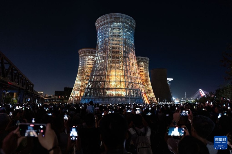 Parque Shougang ganha nova vida ao cair da noite durante CIFTIS 2026