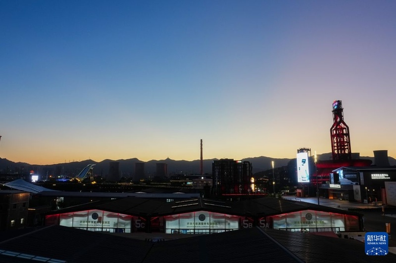 Parque Shougang ganha nova vida ao cair da noite durante CIFTIS 2026