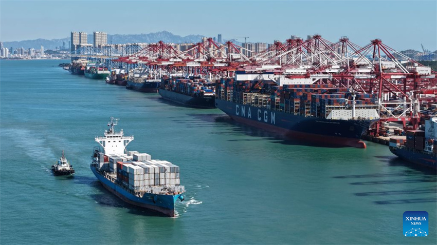 Porto de Qingdao continua expandindo seus serviços globais de transporte marítimo