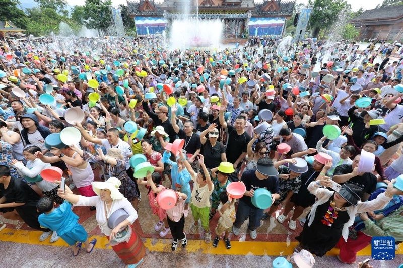 China registra 826 milhões de viagens turísticas domésticas durante feriado do Dia Nacional de 2026