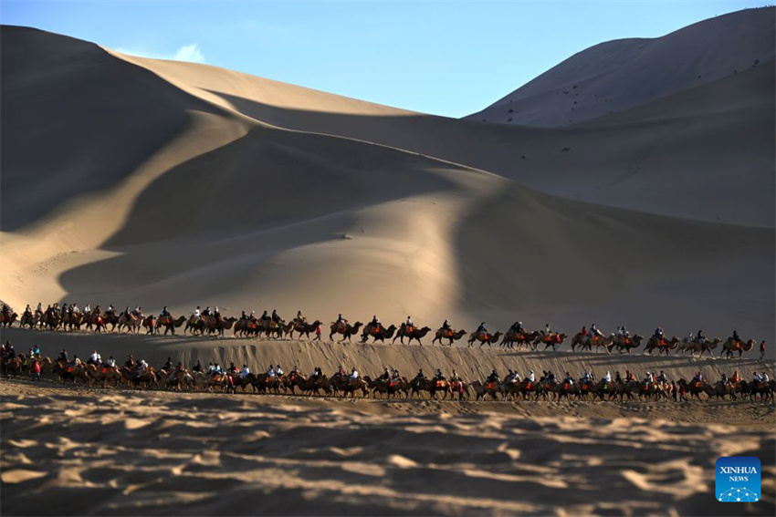 China registra 826 milhões de viagens turísticas domésticas durante o feriado do Dia Nacional de 2026