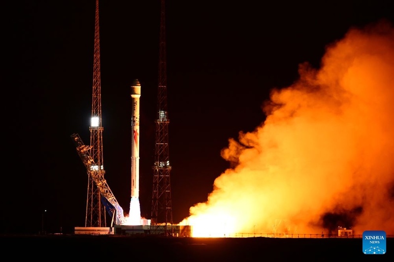 Foguete chinês Zhuque-2E envia 10 satélites ao espaço