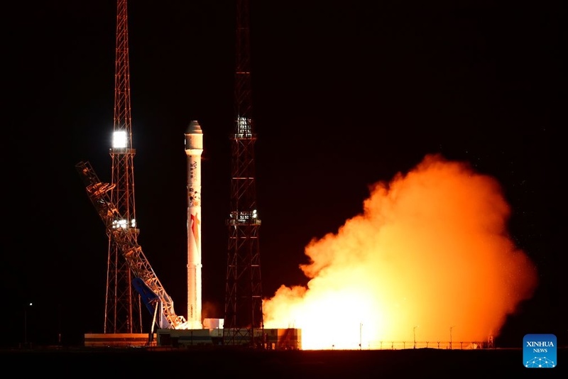 Foguete chinês Zhuque-2E envia 10 satélites ao espaço