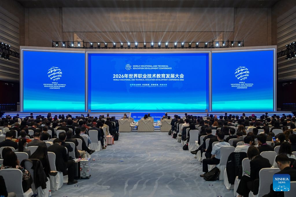 Educação profissionalizante forma quase 10 milhões de trabalhadores qualificados anualmente na China, diz livro branco