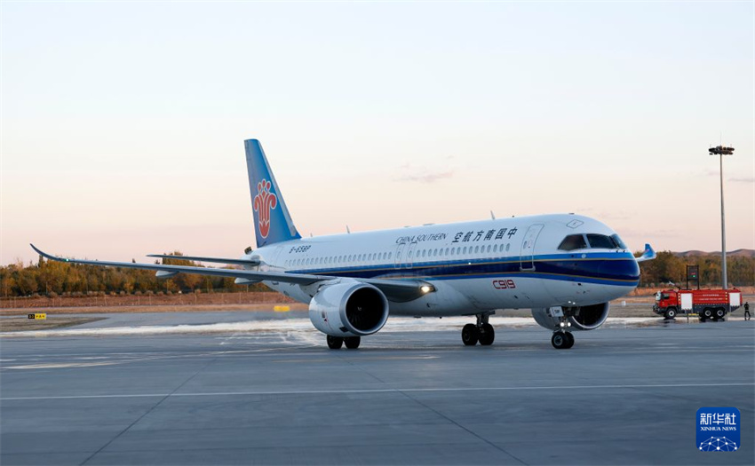 Avião chinês C919 conecta o tráfego aéreo entre o centro e o oeste da China