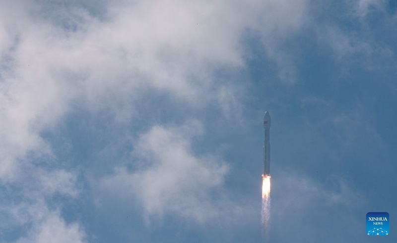 China lança novo grupo de satélites de internet