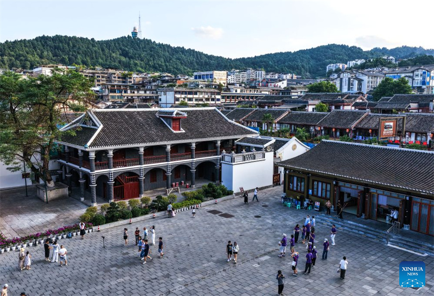 Legado da Longa Marcha ao longo do rio Chishui impulsiona o turismo na província chinesa de Guizhou
