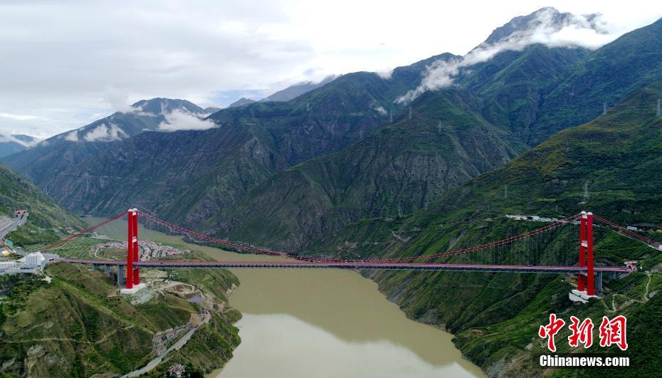 Galeria: ponte Xingkang facilita transporte na Prefeitura Autônoma Tibetana de Garzê