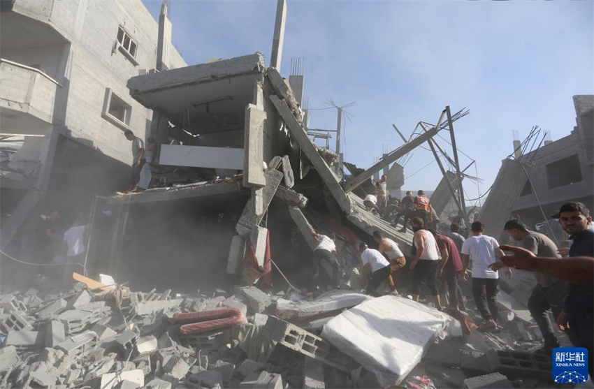 Israel faz primeira ação terrestre em Gaza