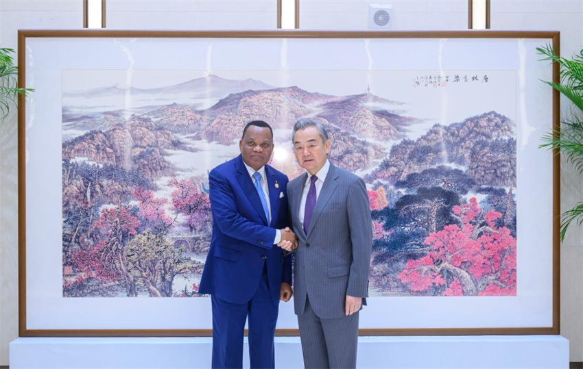 Ministros das Relações Exteriores da China e da África prometem laços mais fortes