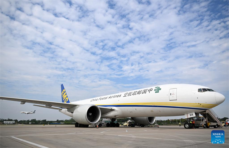 China Post lança rota de carga Zhengzhou-Luxemburgo