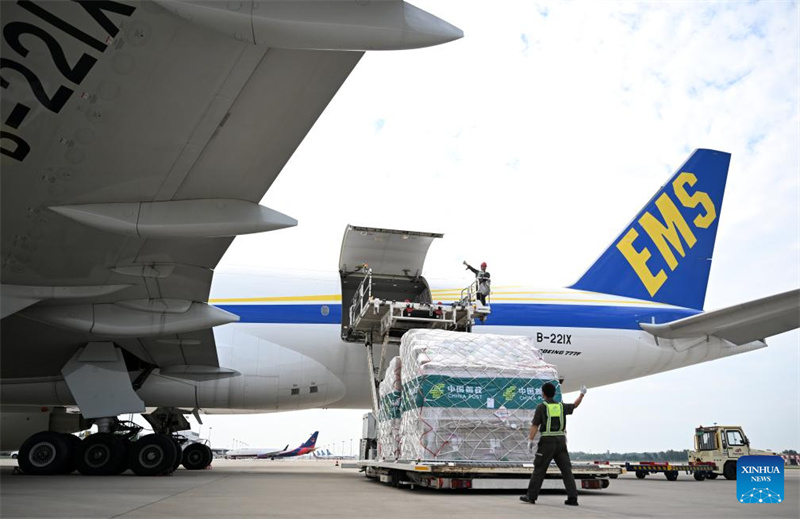 China Post lança rota de carga Zhengzhou-Luxemburgo