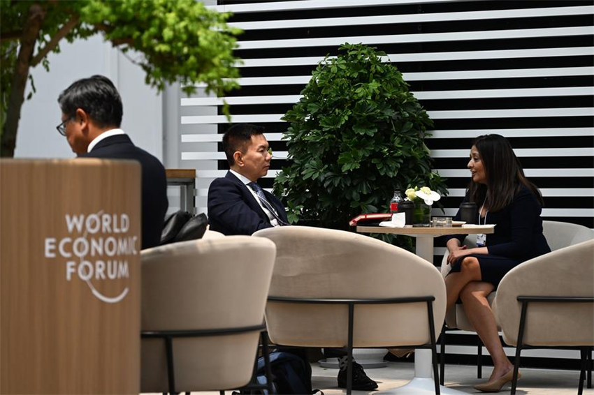 Fórum Davos de Verão de 2025 começa em Tianjin, no norte da China