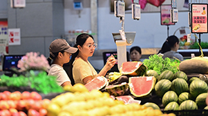 PIB da China cresce 5,3% em relação ao ano anterior no primeiro semestreO Produto Interno Bruto (PIB) da China cresceu 5,3% em relação ao ano anterior no primeiro semestre de 2025. 