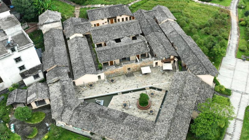 Complexo murado de Hakka em Jiangxi atrai turistas