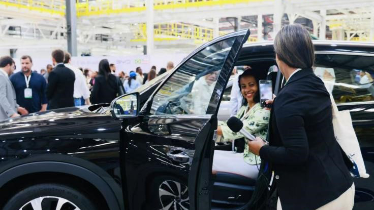 Primeiro veículo de passeio da BYD fabricado no Brasil sai da linha de produçãoO primeiro veículo de passeio da montadora chinesa BYD, fabricado no Brasil, saiu recentemente da linha de produção. 