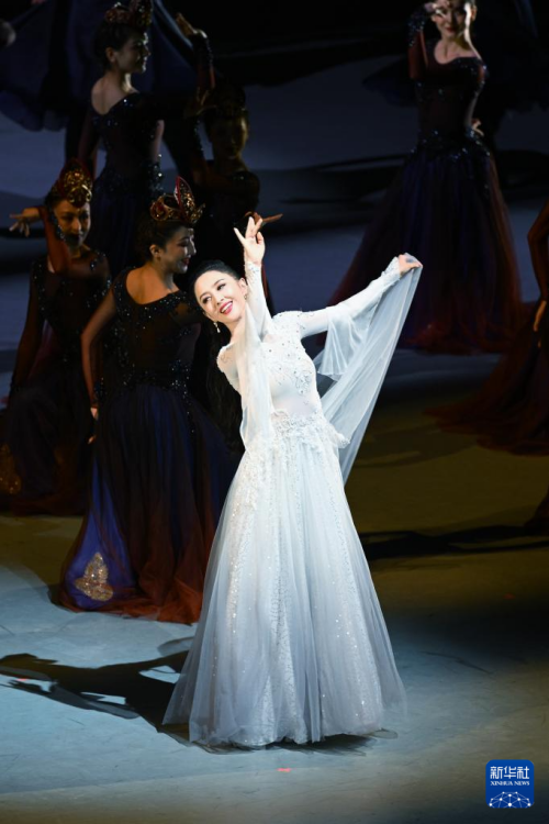 Festival internacional de dança começa em Xinjiang, na China, com 52 apresentações