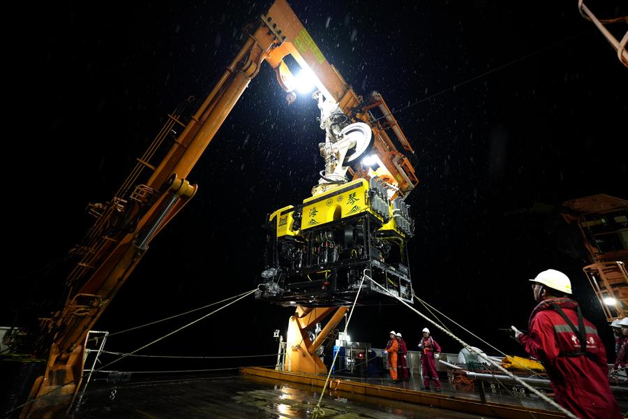 Novo explorador de águas profundas da China, Haiqin, conclui missão no Mar da China Meridional