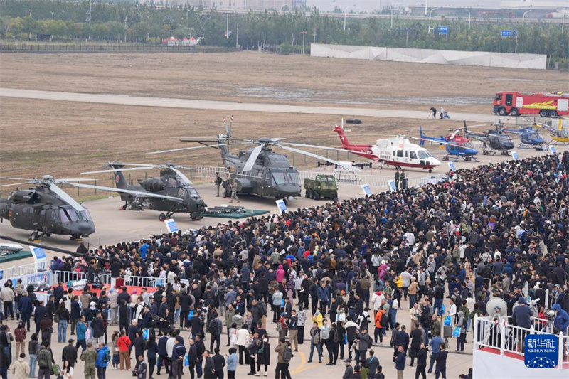 Equipamentos do Exército em exibição na 7ª Exposição Internacional de Helicópteros de Tianjin