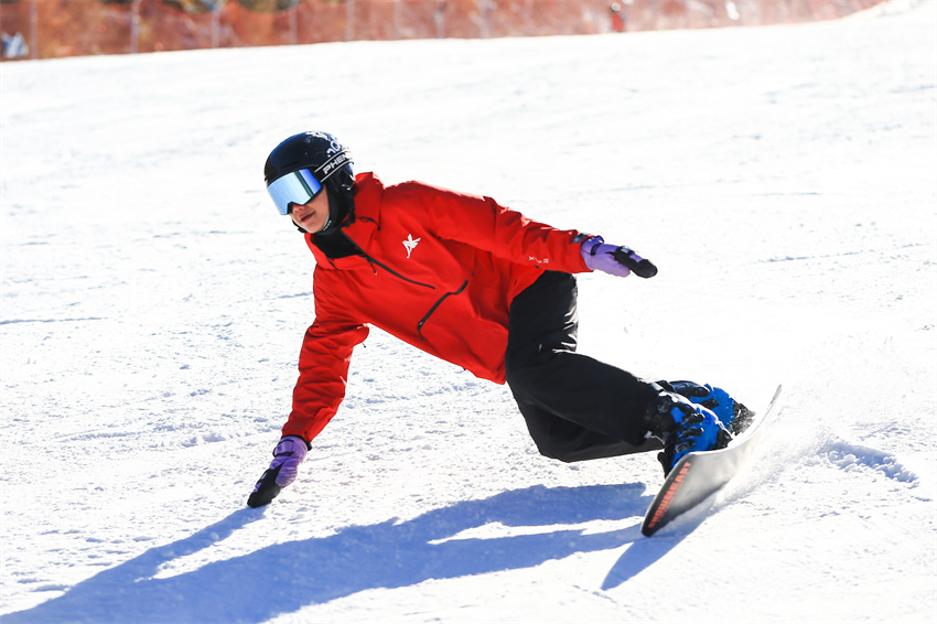 Temporada de Neve 2025-2026 aberta oficialmente em Hebei, norte da China