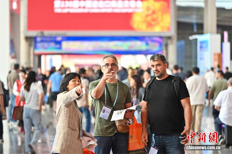 Encerrada segunda fase da 138ª Feira de Cantão, quase 240 mil consumidores estrangeiros marcam presença