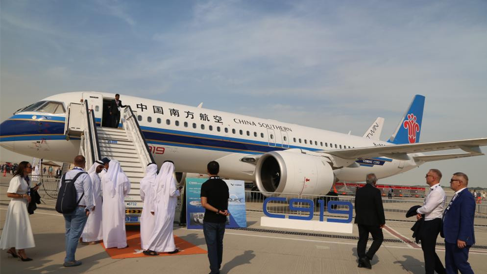 Dubai Airshow 2025 começa com estreia do C919 da China no Oriente Médio