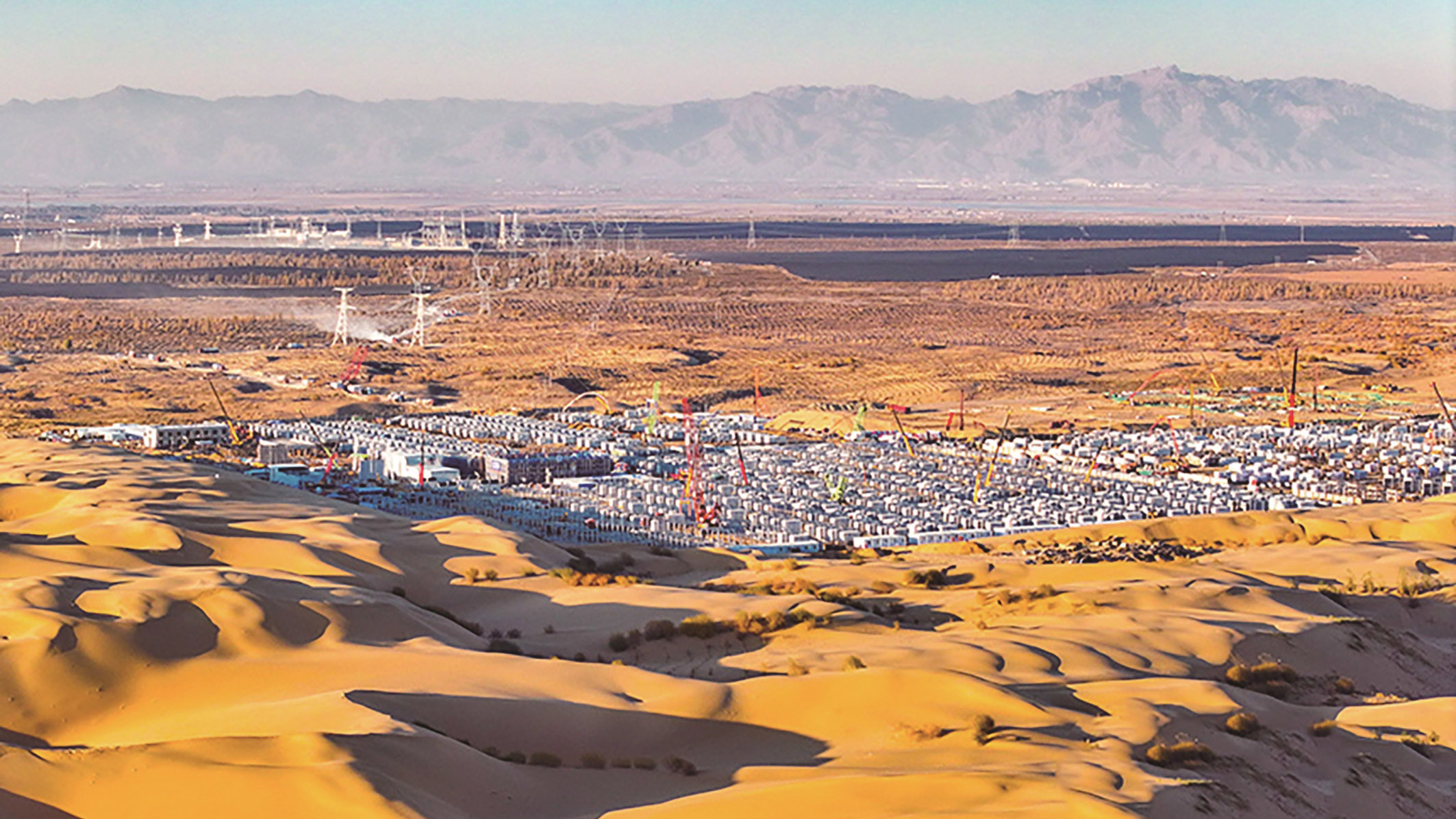 "Power bank" gigante construído no deserto da Mongólia Interior Por meio de despacho inteligente, a estação de armazenamento pode se tornar um grande "power bank".