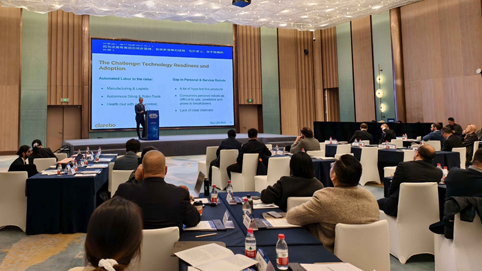 Conferência para cooperação em robótica China-Europa realizada em Nanjing Durante a conferência, 10 projetos de robótica do Reino Unido, Espanha, Finlândia e Rússia realizaram apresentações.