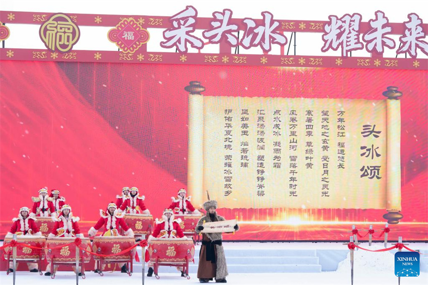 China: colheita de gelo dá início à temporada de turismo de inverno na 