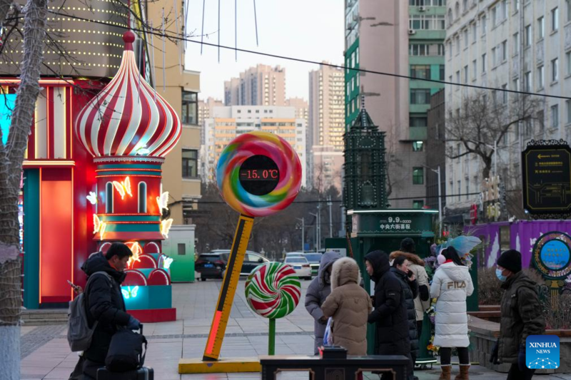 Galeria: Turistas visitam Rua Central em Harbin, no nordeste da China