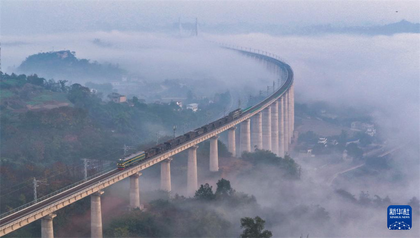 Extensão ferroviária operacional de Sichuan ultrapassa 7.000 quilômetros