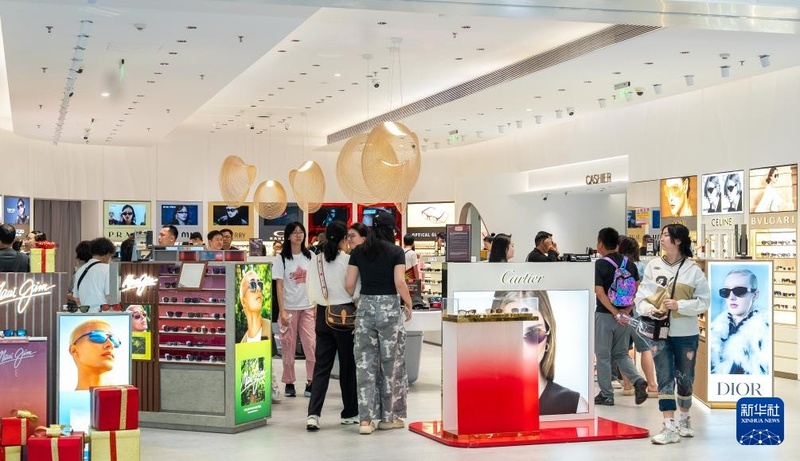 Hainan registra 11 bilhões de yuans em compras duty free na primeira semana da implementação das operações alfandegárias especiais