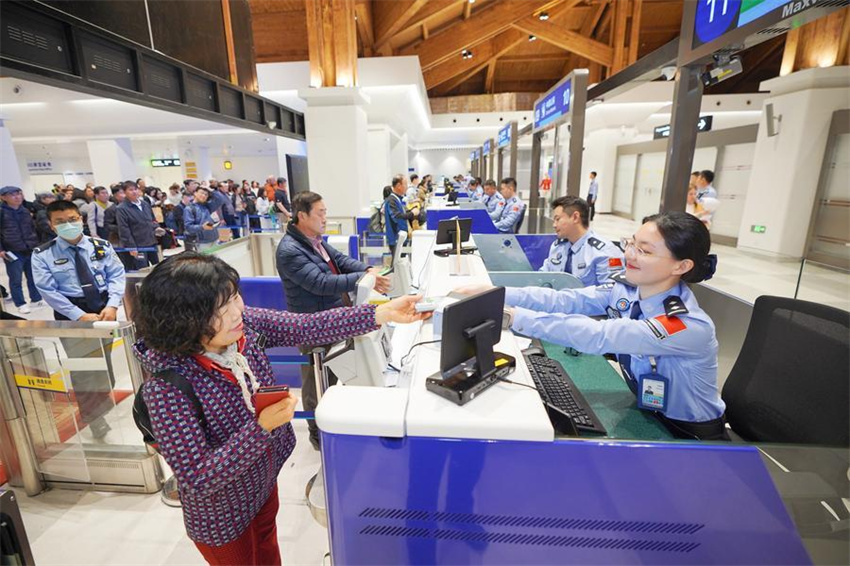 Primeiro mês de operações alfandegárias especiais em toda a ilha de Hainan impulsiona a conveniência para passageiros