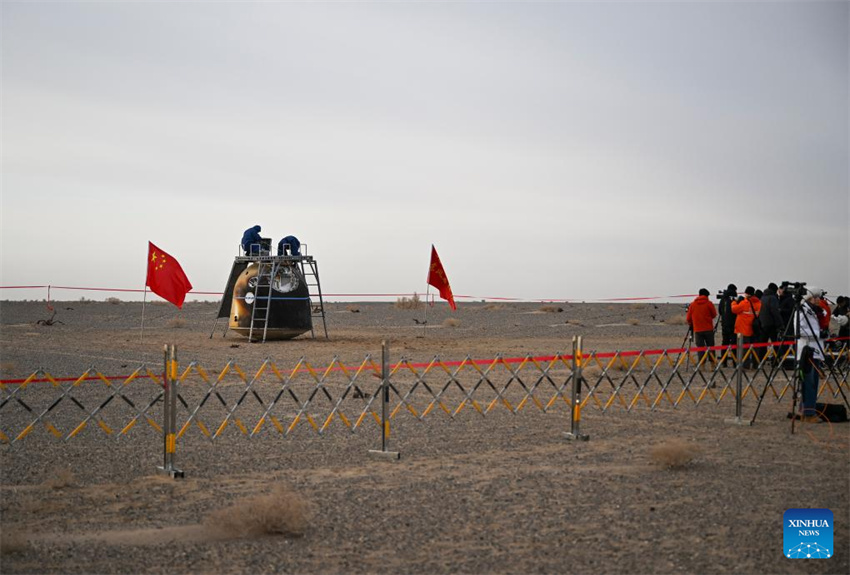 Cápsula de retorno da Shenzhou-20 pousa na Terra