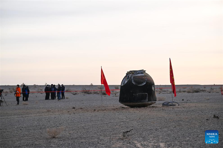 Cápsula de retorno da Shenzhou-20 pousa na Terra