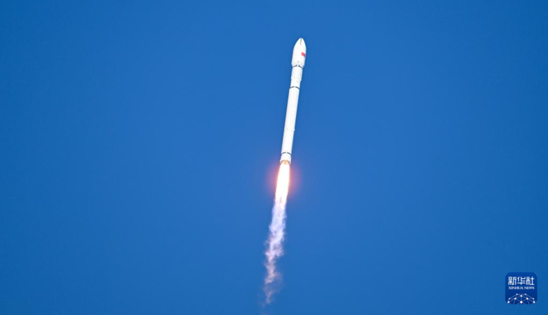 China lança novo grupo de satélites de internet
