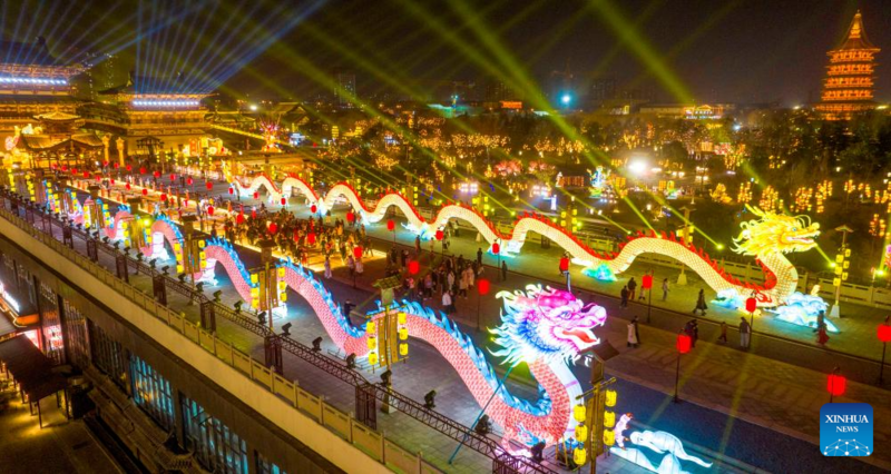 Eventos festivos realizados em toda a China para celebrar o próximo Ano Novo Chinês