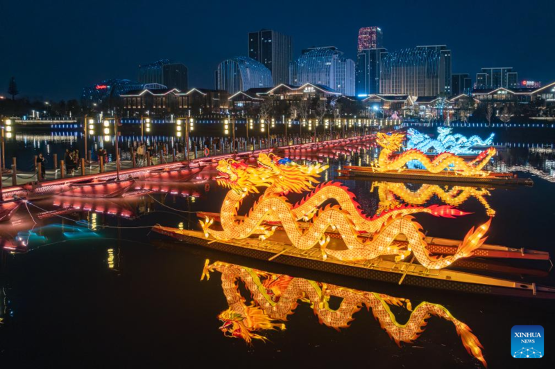 Eventos festivos realizados em toda a China para celebrar o próximo Ano Novo Chinês